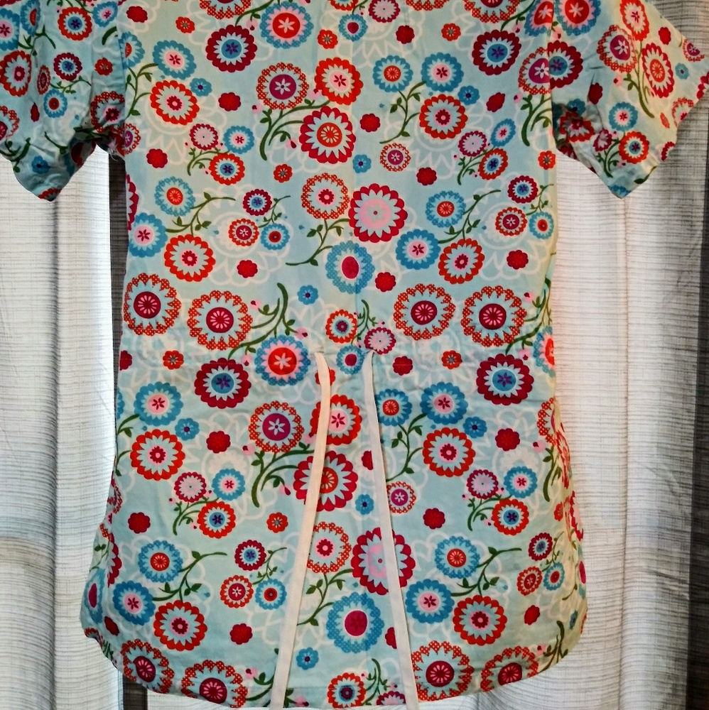 Scrub Top Double Pocket - Picture 2 of 5